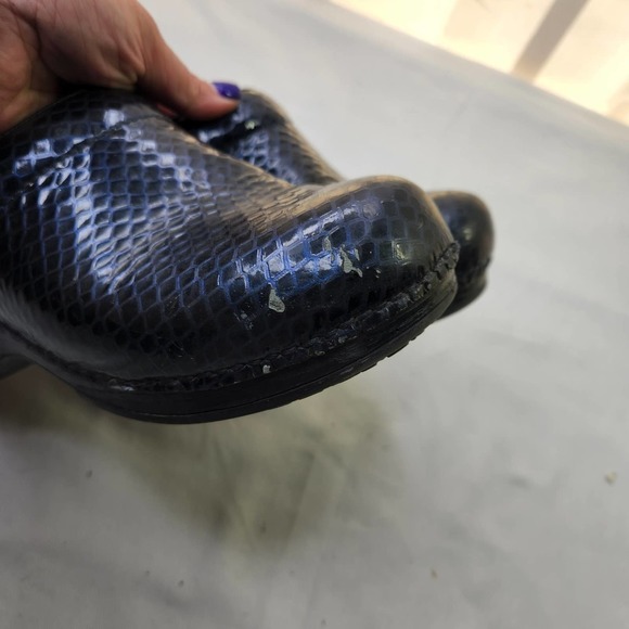 Dansko Blue Metallic Snake Clogs Nursing Shoes Size 38 US 7.5-8 - Picture 3 of 12